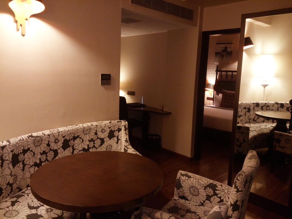 Best Western Plus O2 Indore Exterior photo